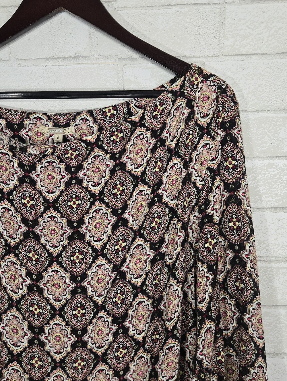 gimmicks printed top - Picture 3 of 15